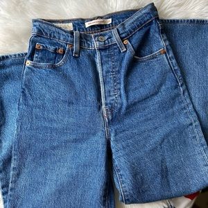 Levis ribcage cropped jeans